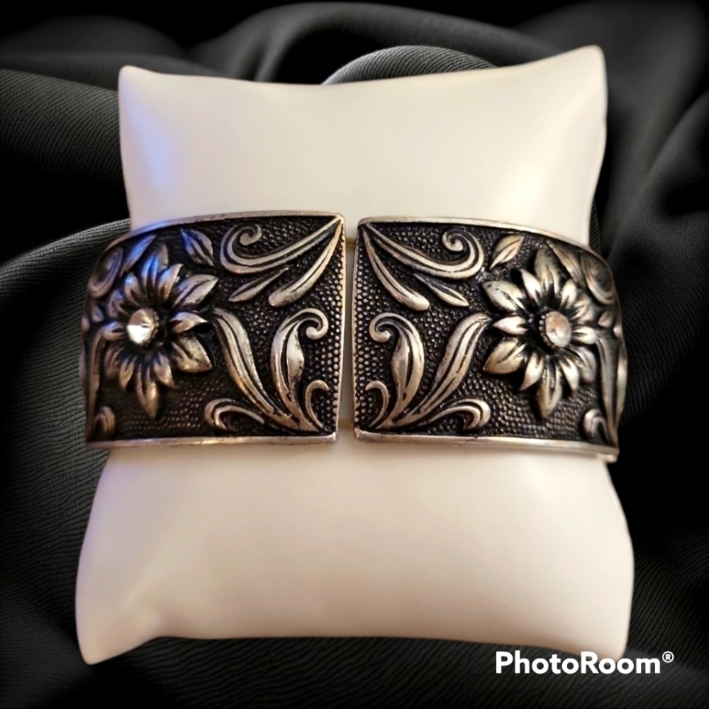 Vintage Chunky Floral Rhinestone Wide Metal Stretch Bracelet